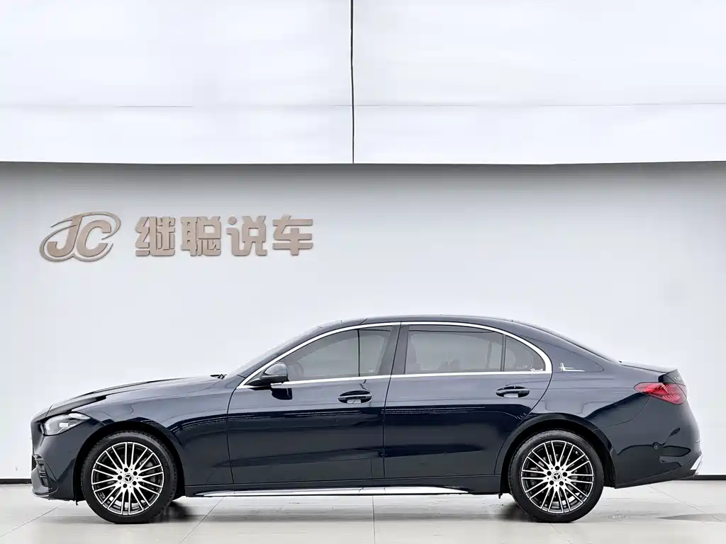 Mercedes-Benz C-Class — миниатюра 6