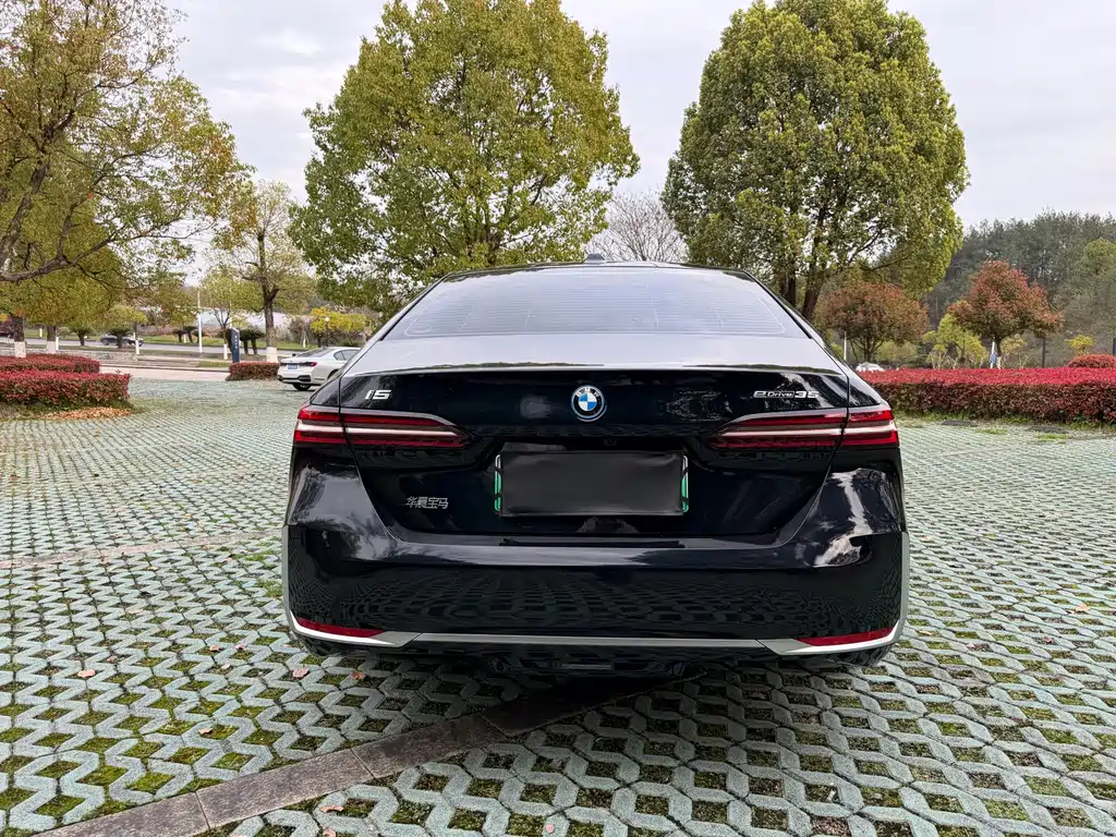 BMW i5 — миниатюра 5