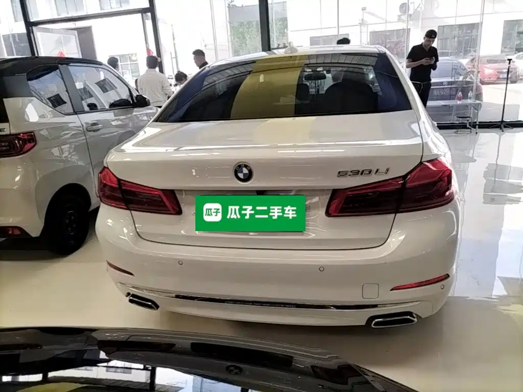 BMW 5 Series — миниатюра 4