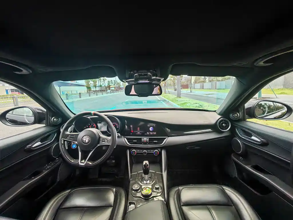 Alfa Romeo Giulia — миниатюра 8