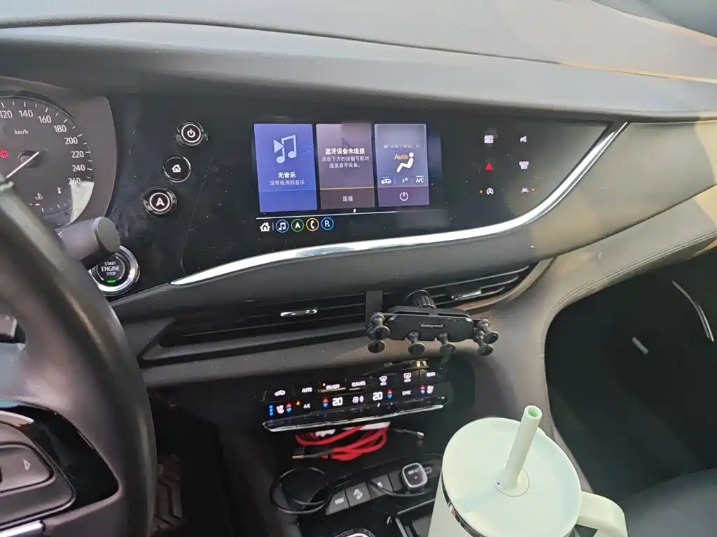 Buick Enclave — миниатюра 6