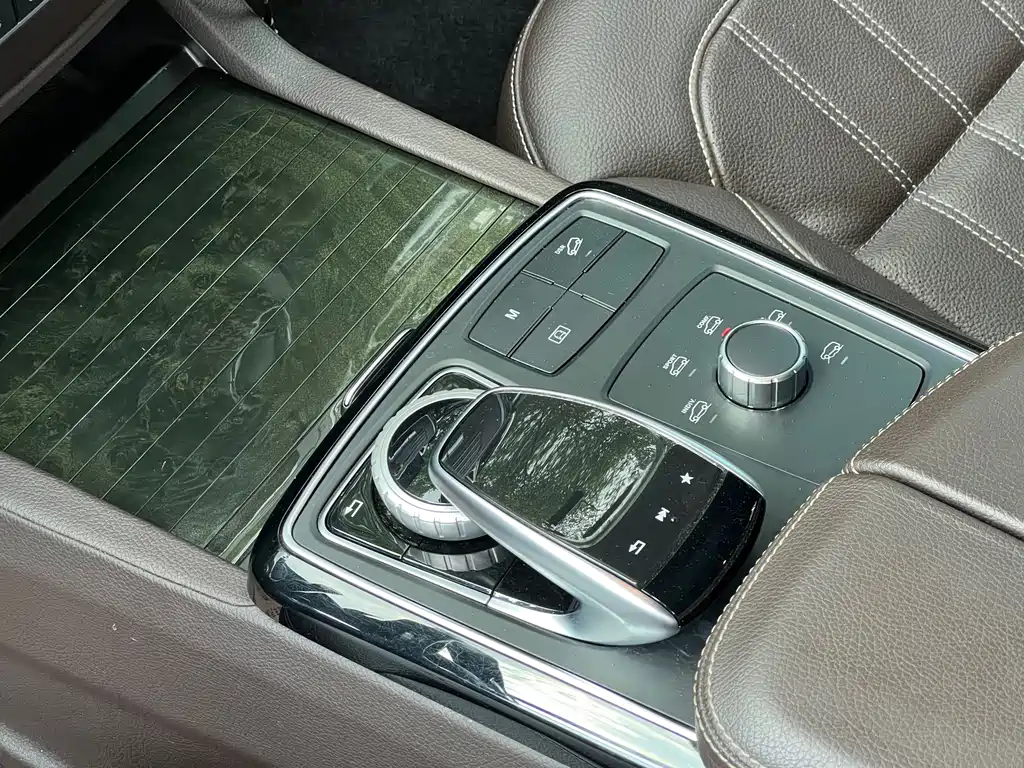 Mercedes-Benz GLE (Import) — миниатюра 17