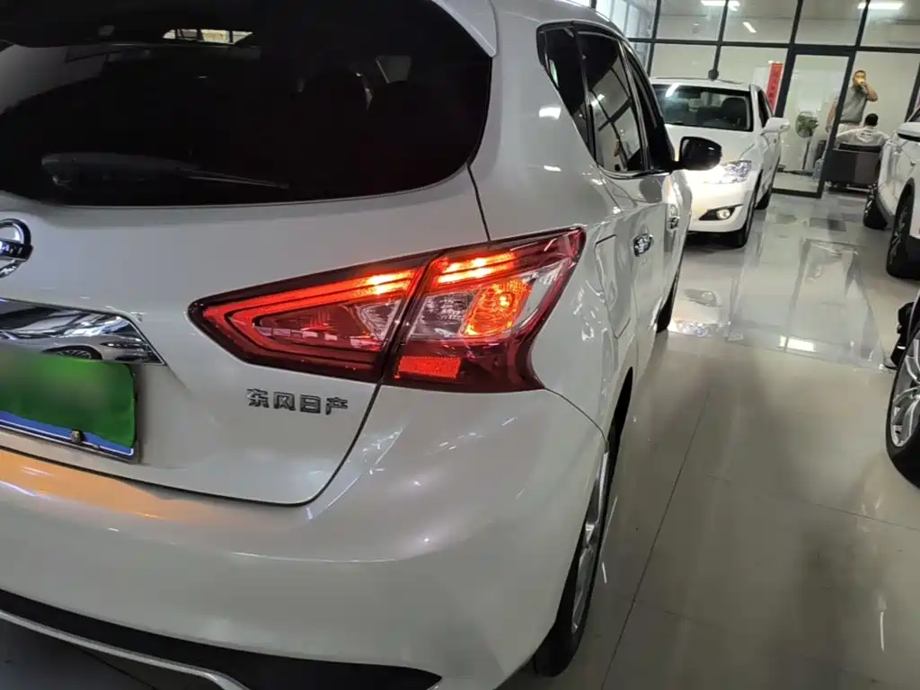 Nissan Tiida — миниатюра 8