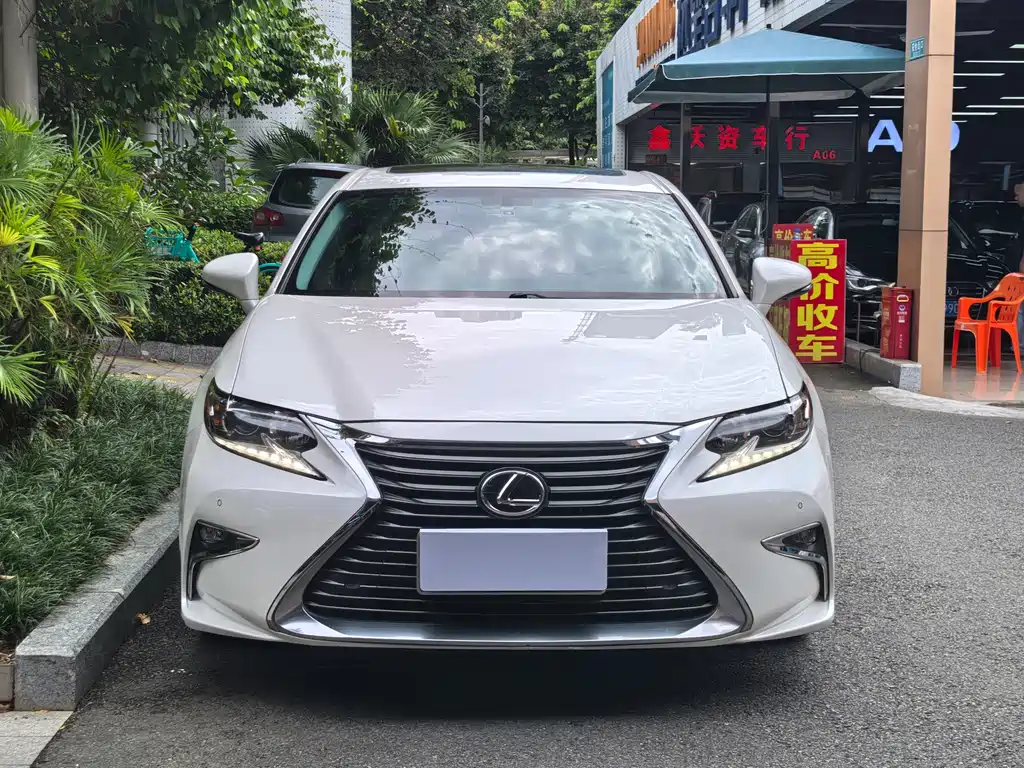 Lexus ES — миниатюра 2