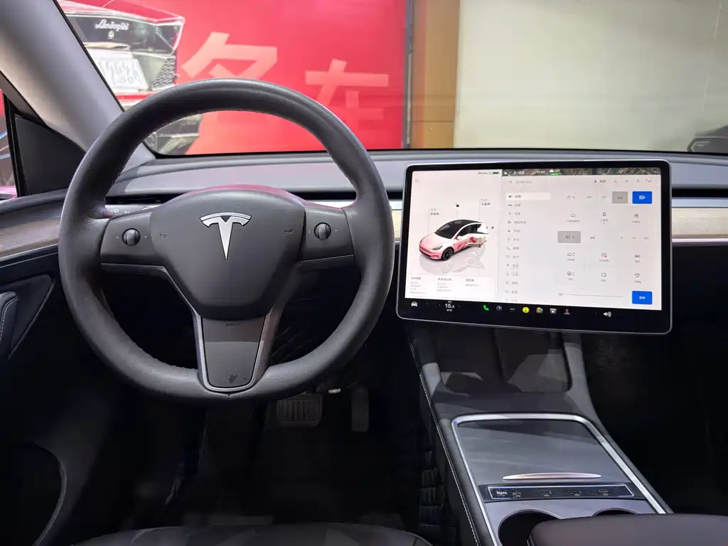 Tesla Model Y — миниатюра 8