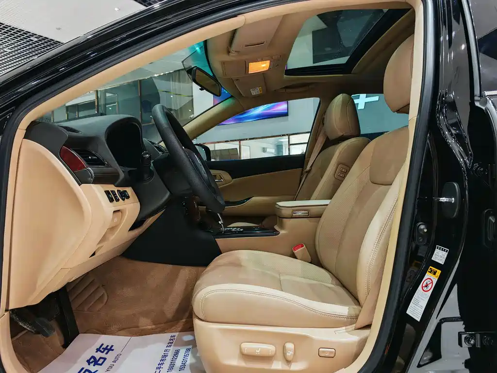 Toyota Crown — миниатюра 5