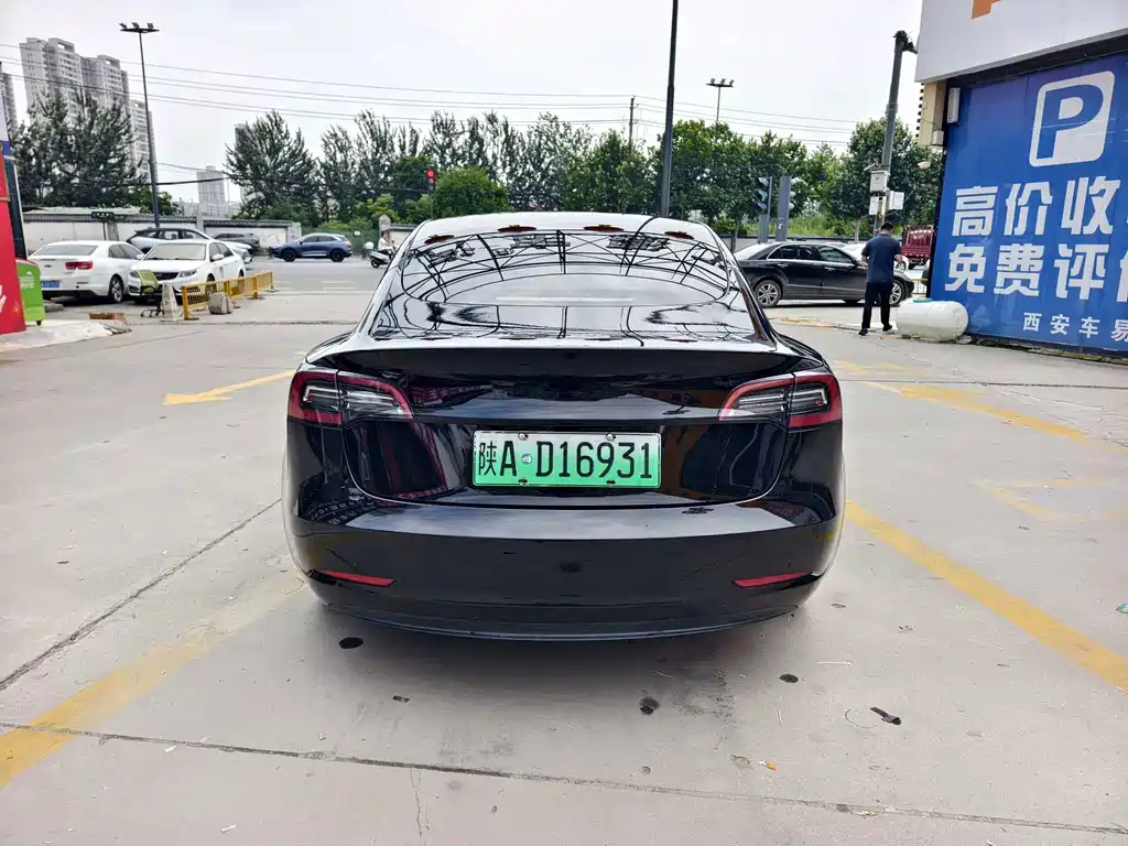 Tesla Model 3 — миниатюра 15