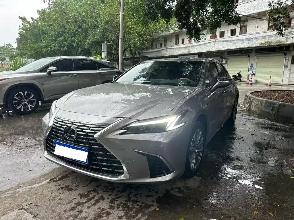 Купить Lexus ES