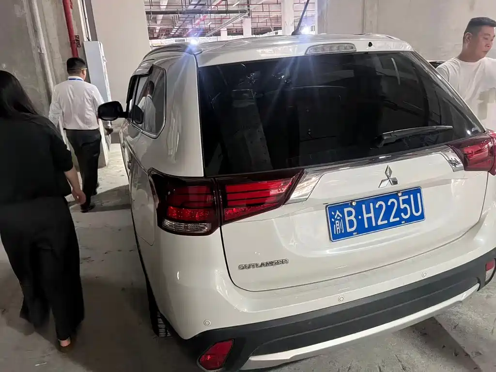 Mitsubishi Outlander (Import) — миниатюра 7