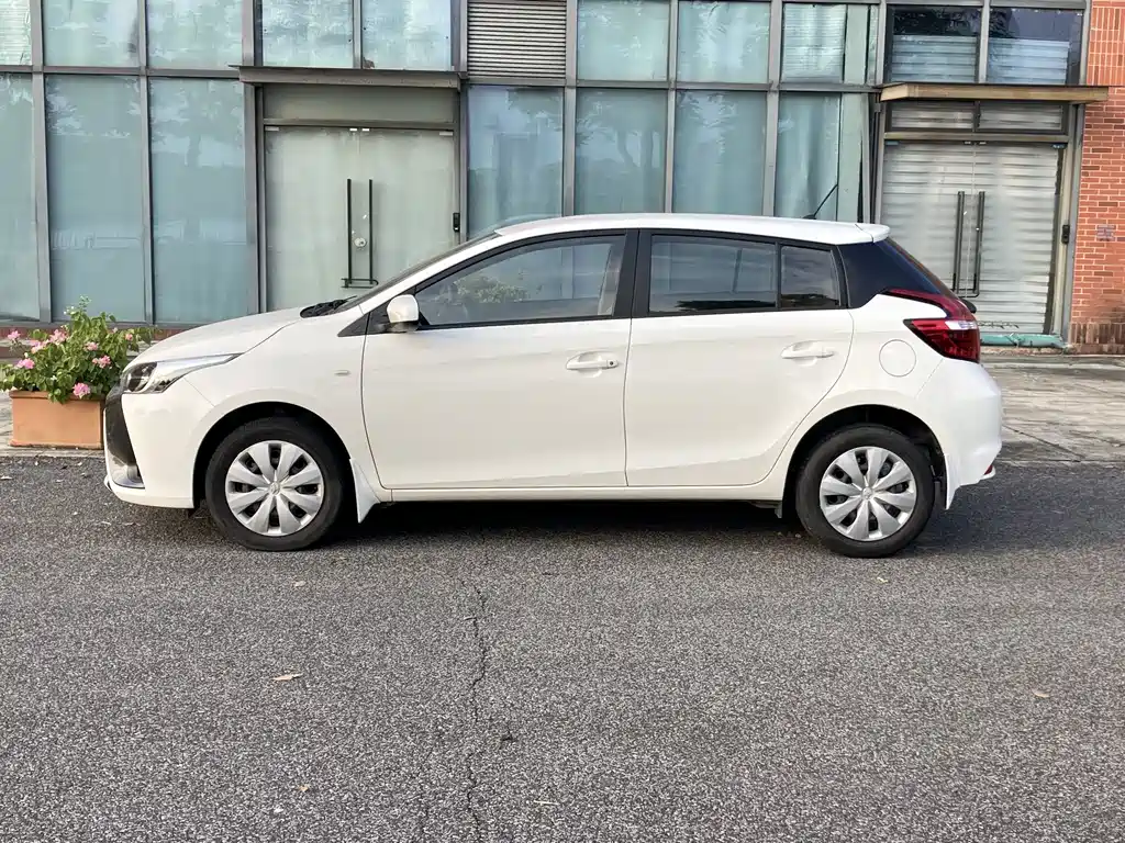 Toyota Yaris L — миниатюра 4