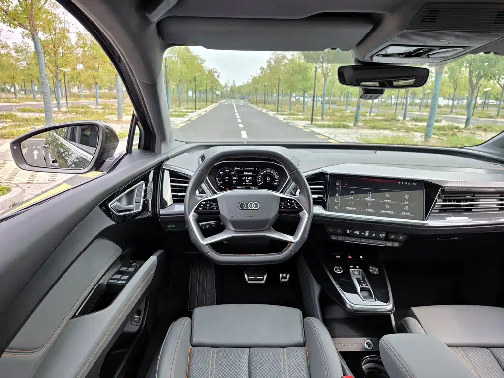 Audi Q4 e-tron — миниатюра 15