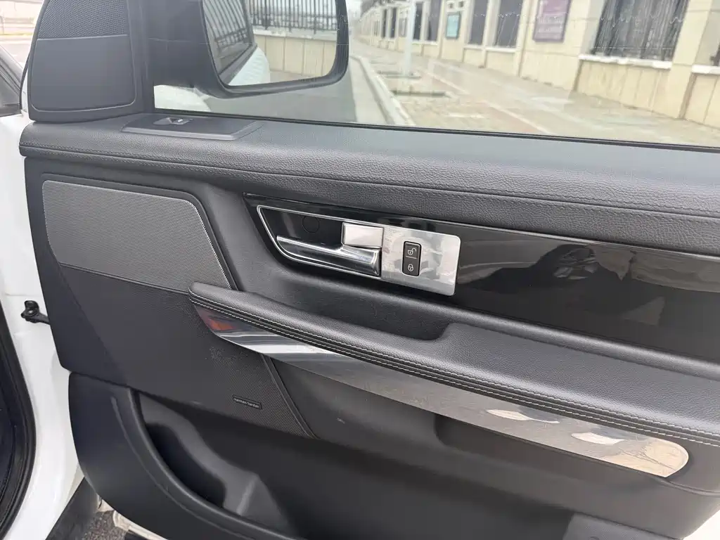 Land Rover Sport — миниатюра 12