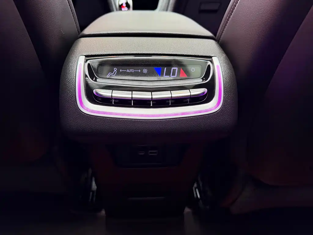 Cadillac XT6 — миниатюра 16