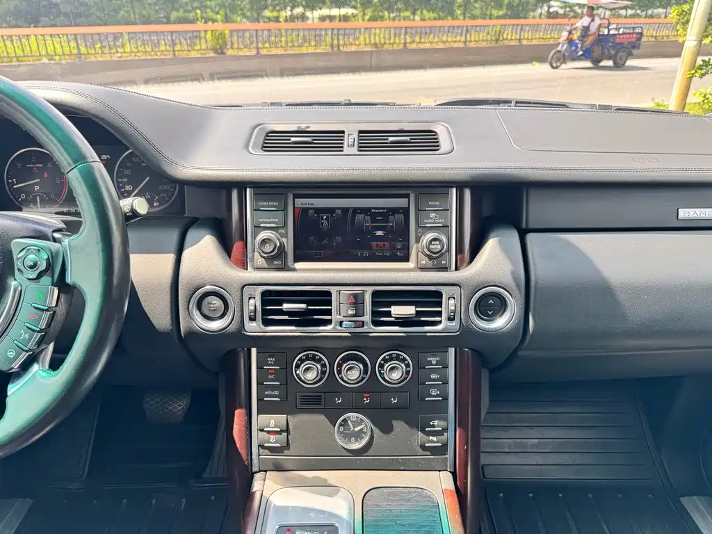 Land Rover Range Rover — миниатюра 19