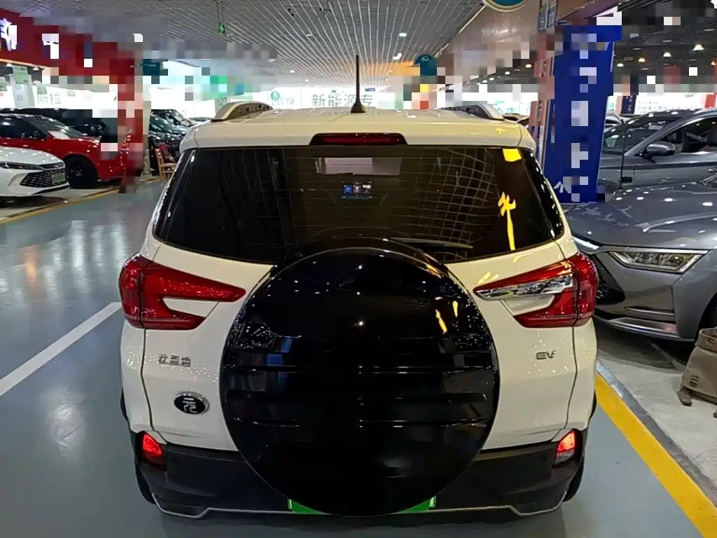 BYD Yuan EV — миниатюра 6