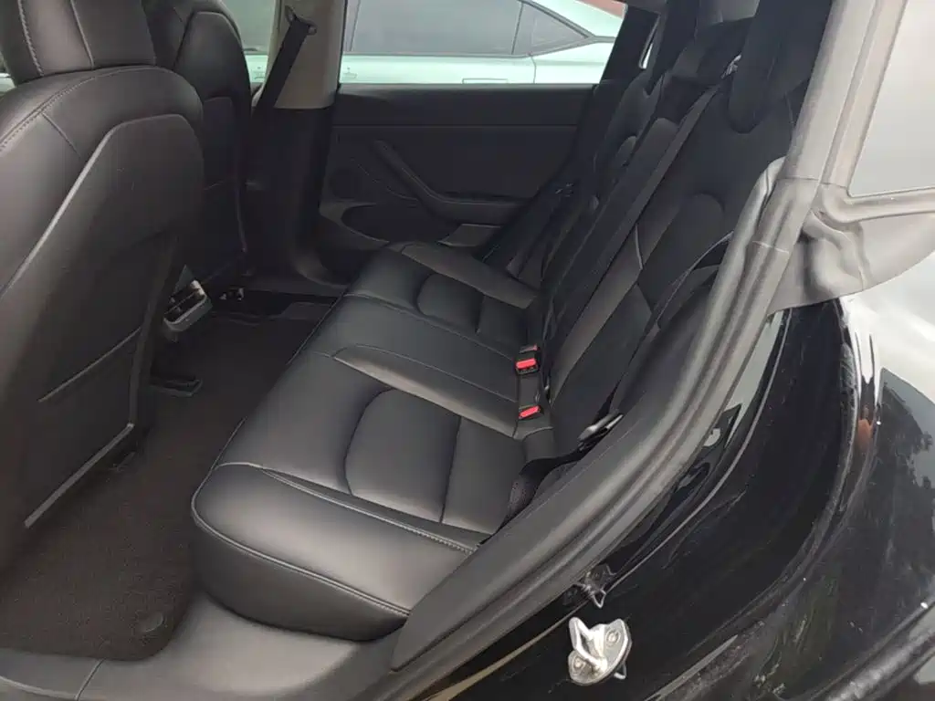 Tesla Model 3 — миниатюра 17