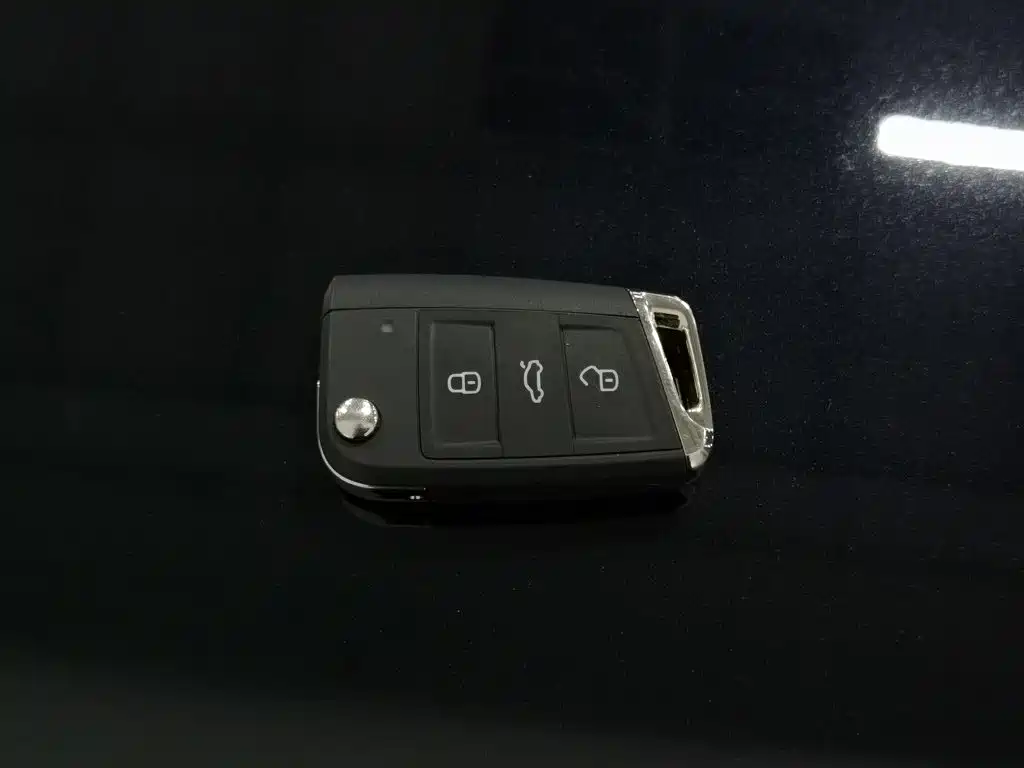Volkswagen Passat PHEV — миниатюра 19