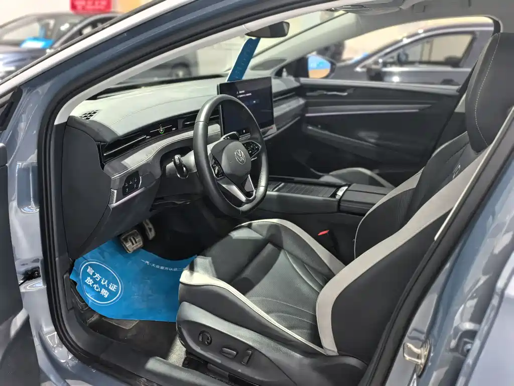 VOLKSWAGEN ID.7 VIZZION