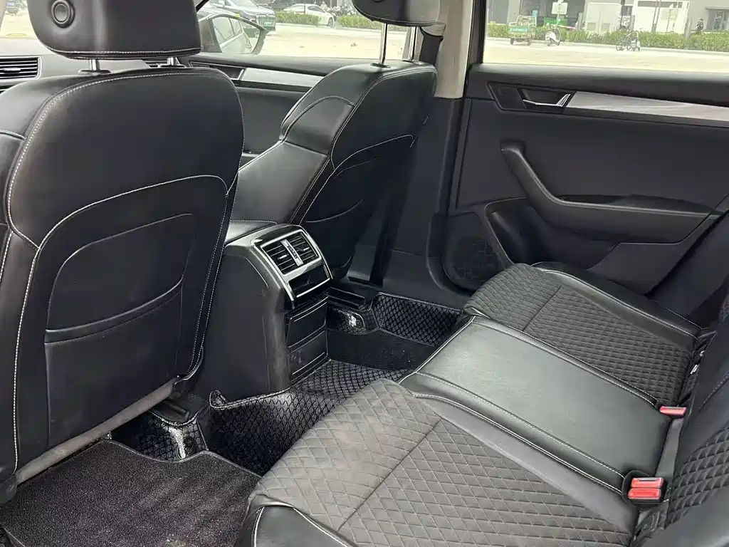 Skoda Superb — миниатюра 8