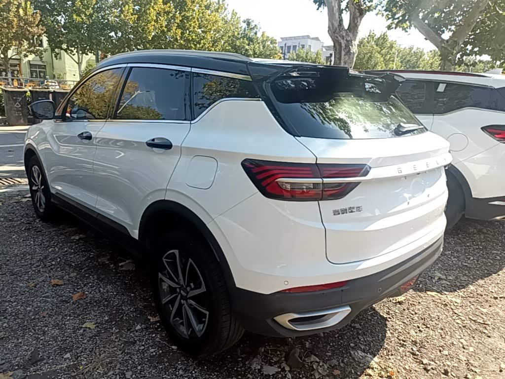 Geely Binyue 1.4 л 2021 г. Белый, пробег 40000 км