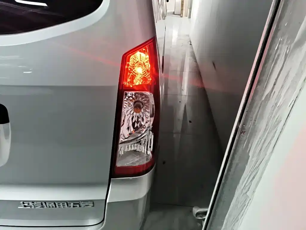 Wuling Rongguang S — миниатюра 8