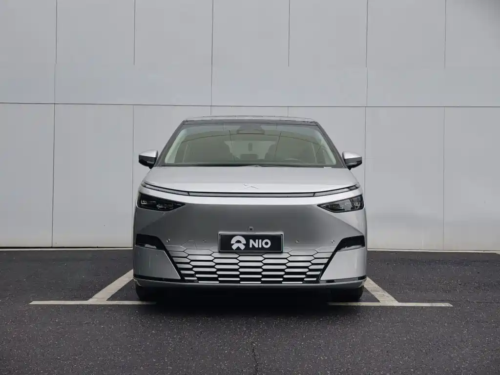 XPeng X9 — миниатюра 2