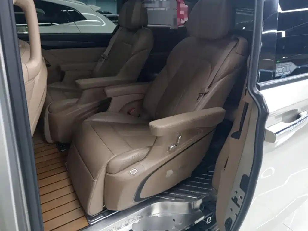 Buick GL8 — миниатюра 17