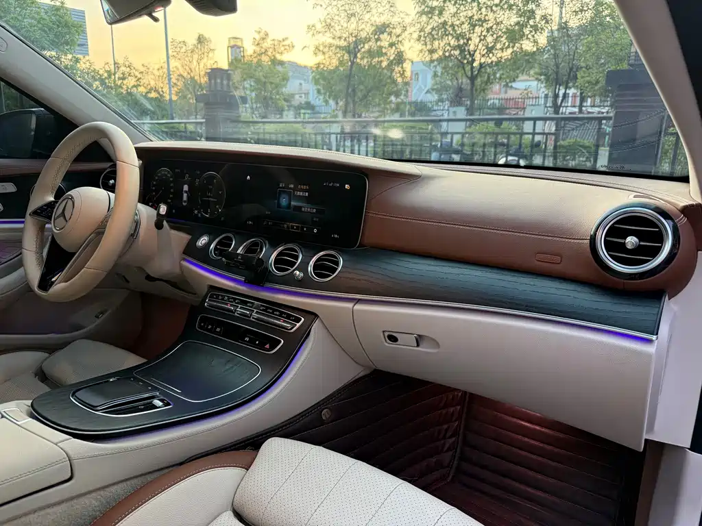Mercedes-Benz E-Class — миниатюра 16