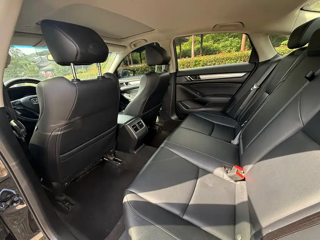 Honda Accord — миниатюра 8