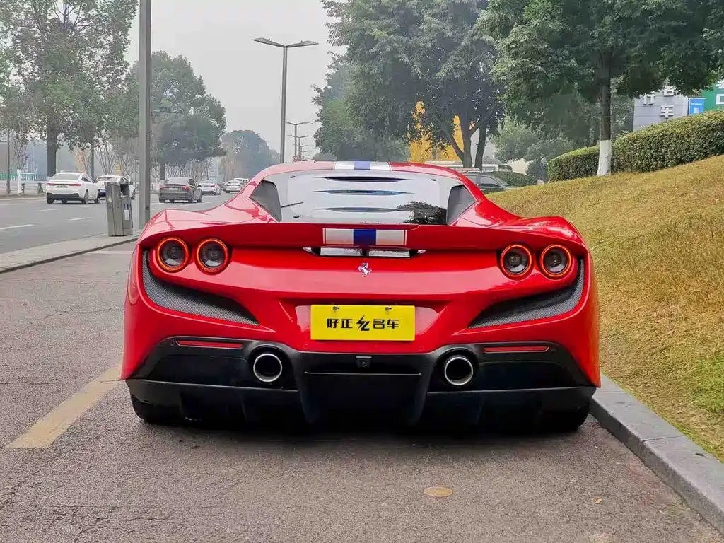 FERRARI F8