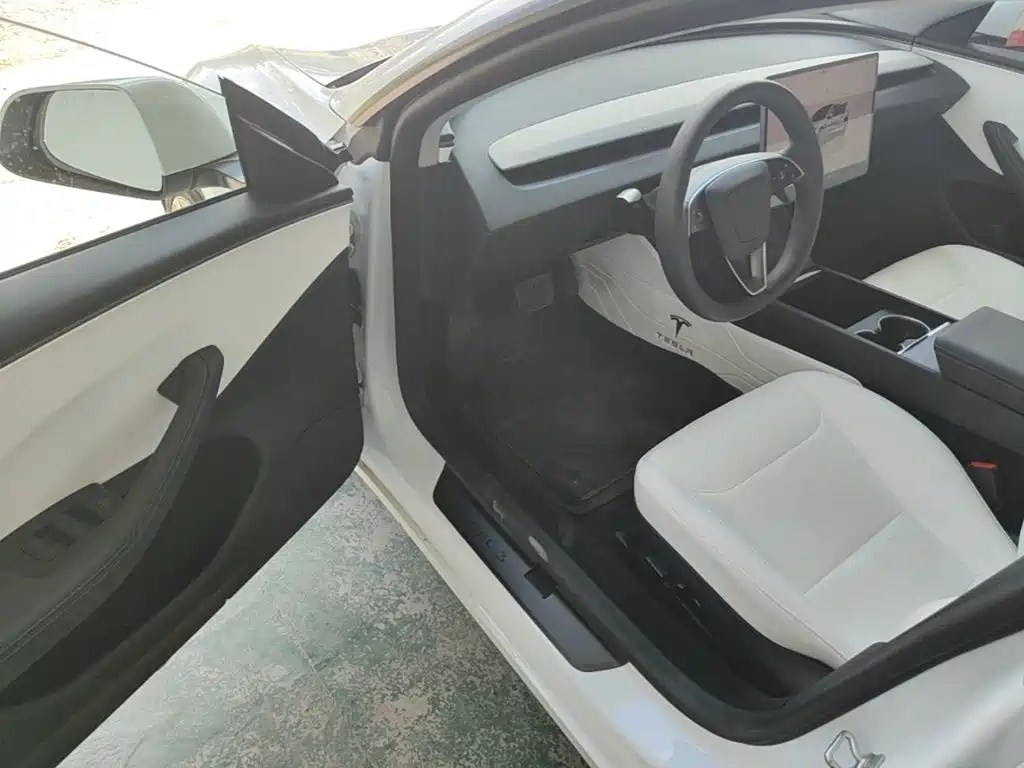 Tesla Model 3 — миниатюра 16