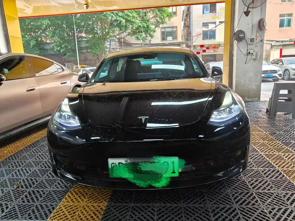 Tesla Model 3 — миниатюра 3