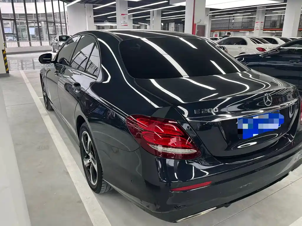 Mercedes-Benz E-Class — миниатюра 11
