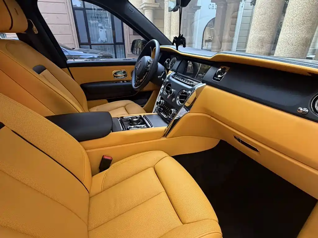 Rolls-Royce Cullinan — миниатюра 10