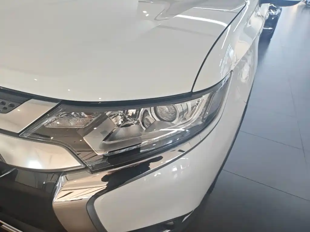 Mitsubishi Outlander — миниатюра 24