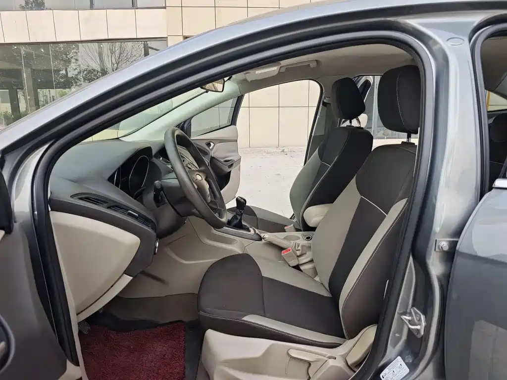 Ford Focus 2012 1.6L MT Comfort