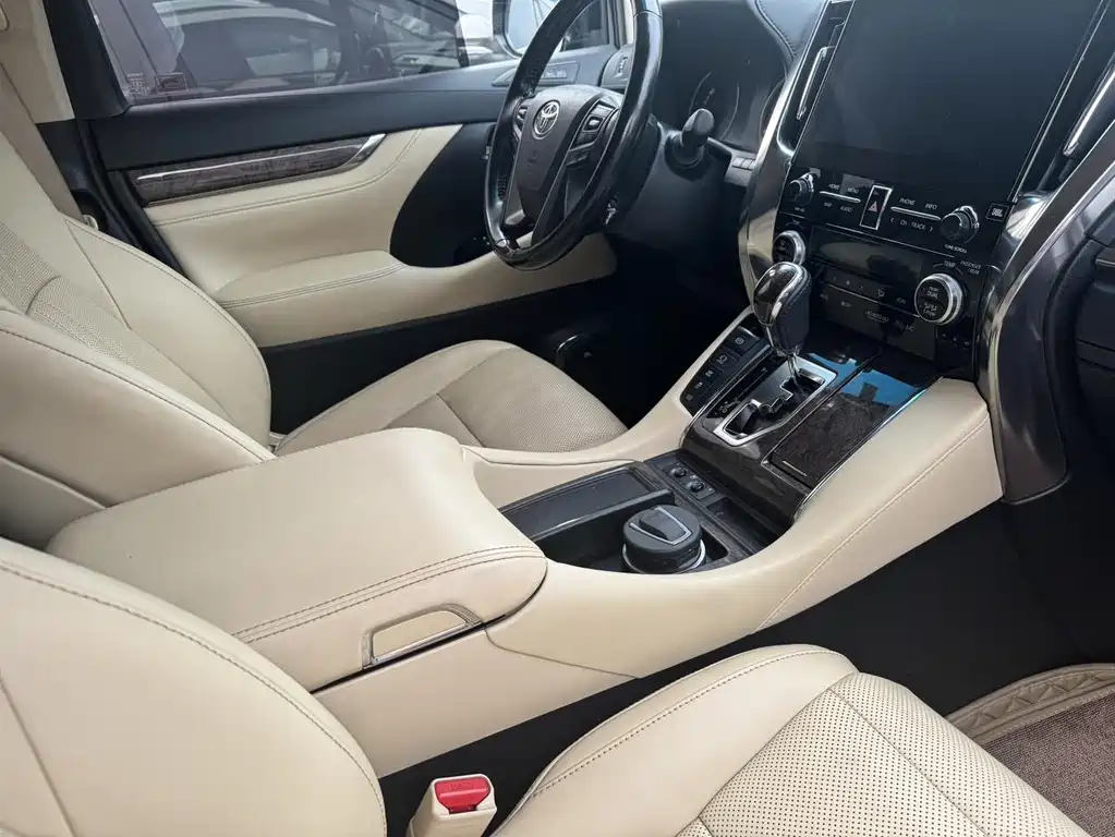 Toyota Vellfire — миниатюра 5