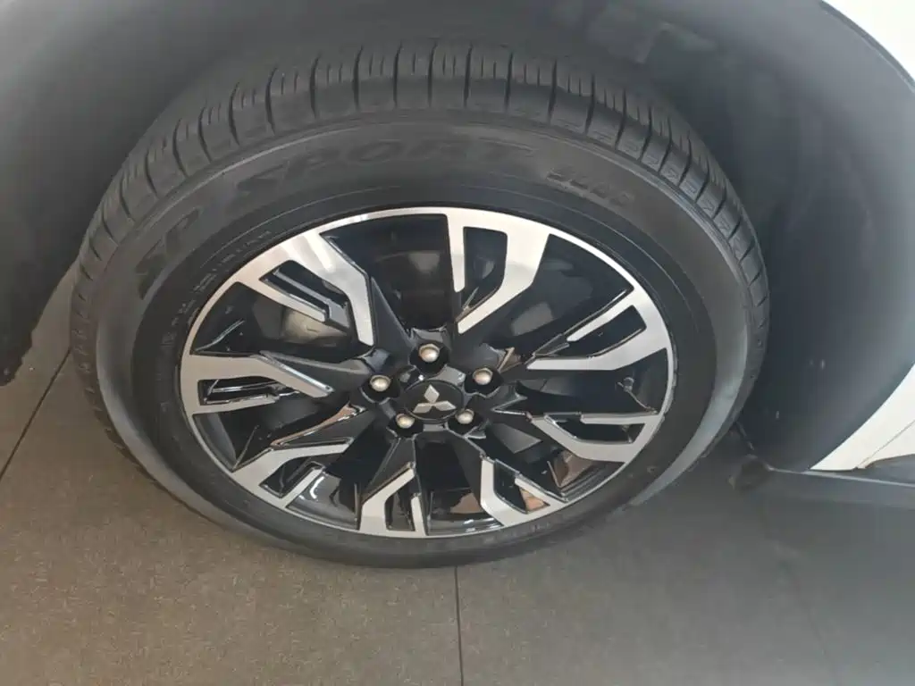 Mitsubishi Outlander — миниатюра 23