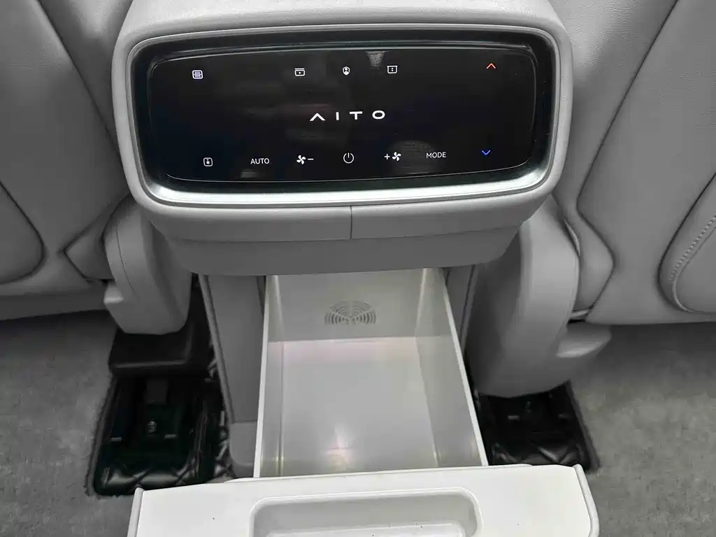 AITO ASK THE WORLD M9