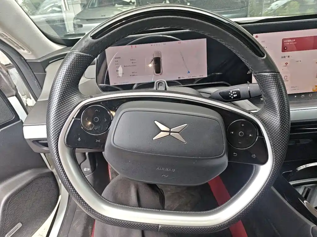 XPeng P7 — миниатюра 11
