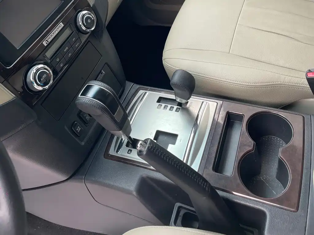 Mitsubishi V97 2018 3.8L AT