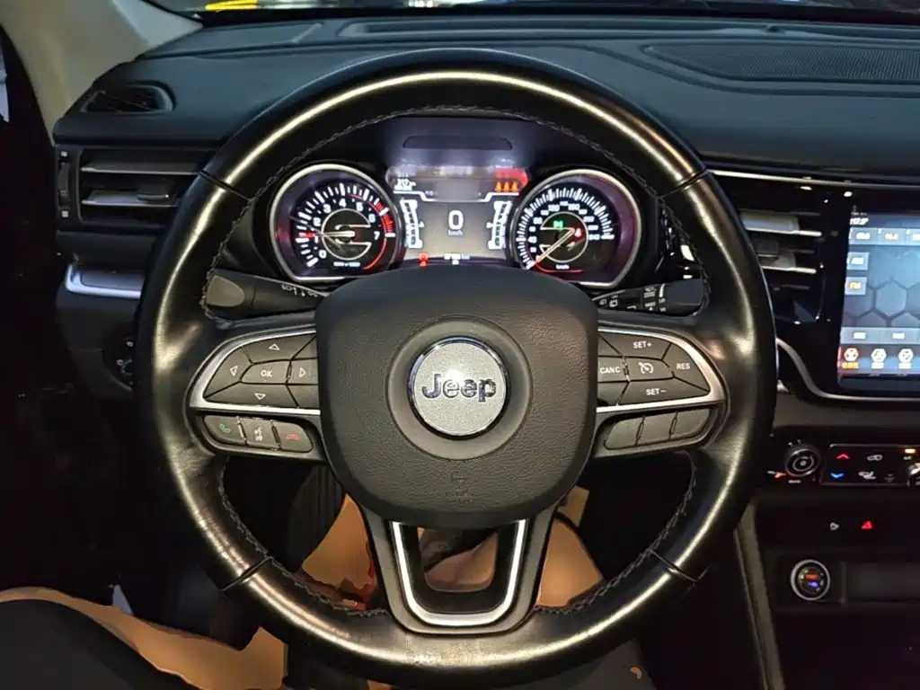 Jeep Grand Commander — миниатюра 11