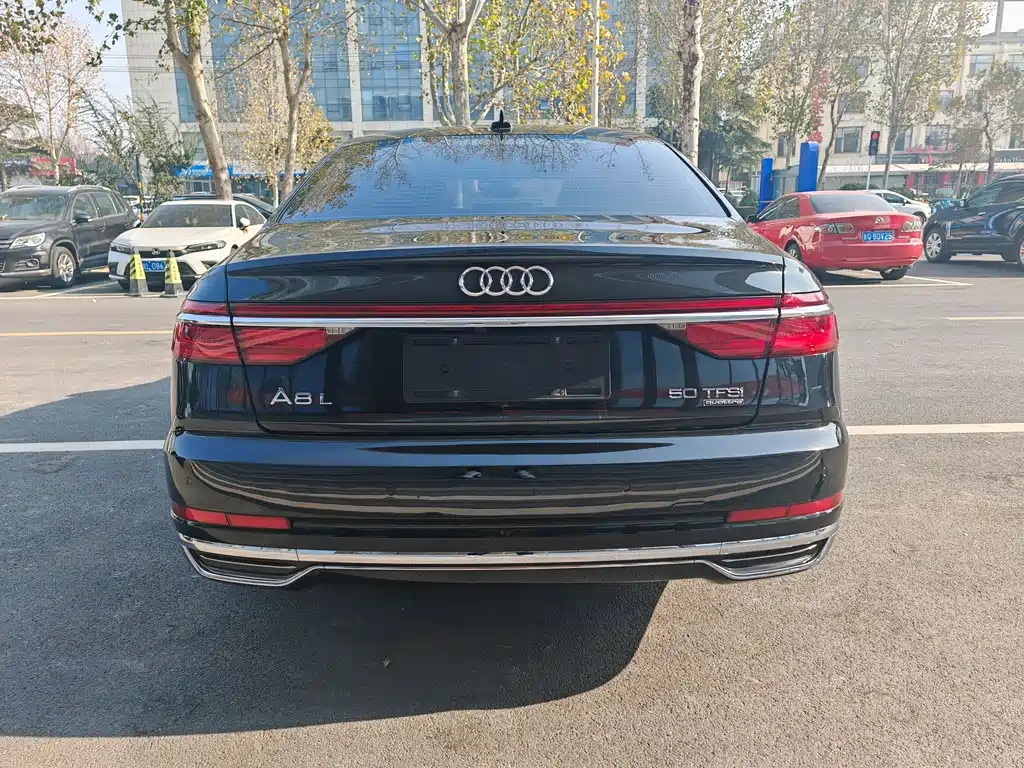 AUDI A8