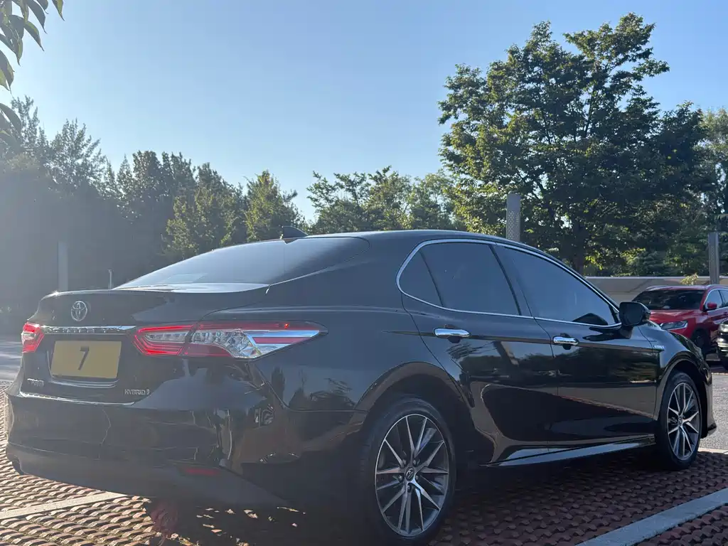 Toyota Camry — миниатюра 6