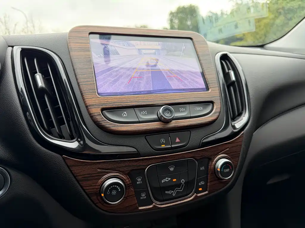 Chevrolet Equinox — миниатюра 15
