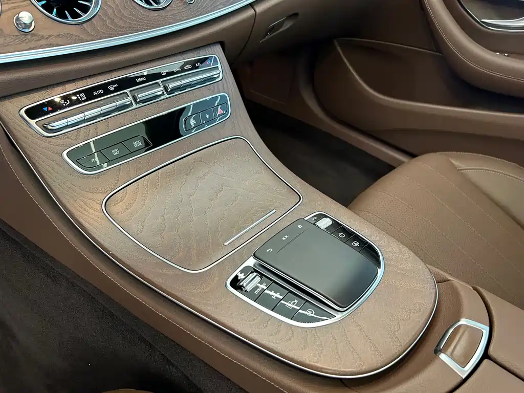 Mercedes-Benz E-Class — миниатюра 14