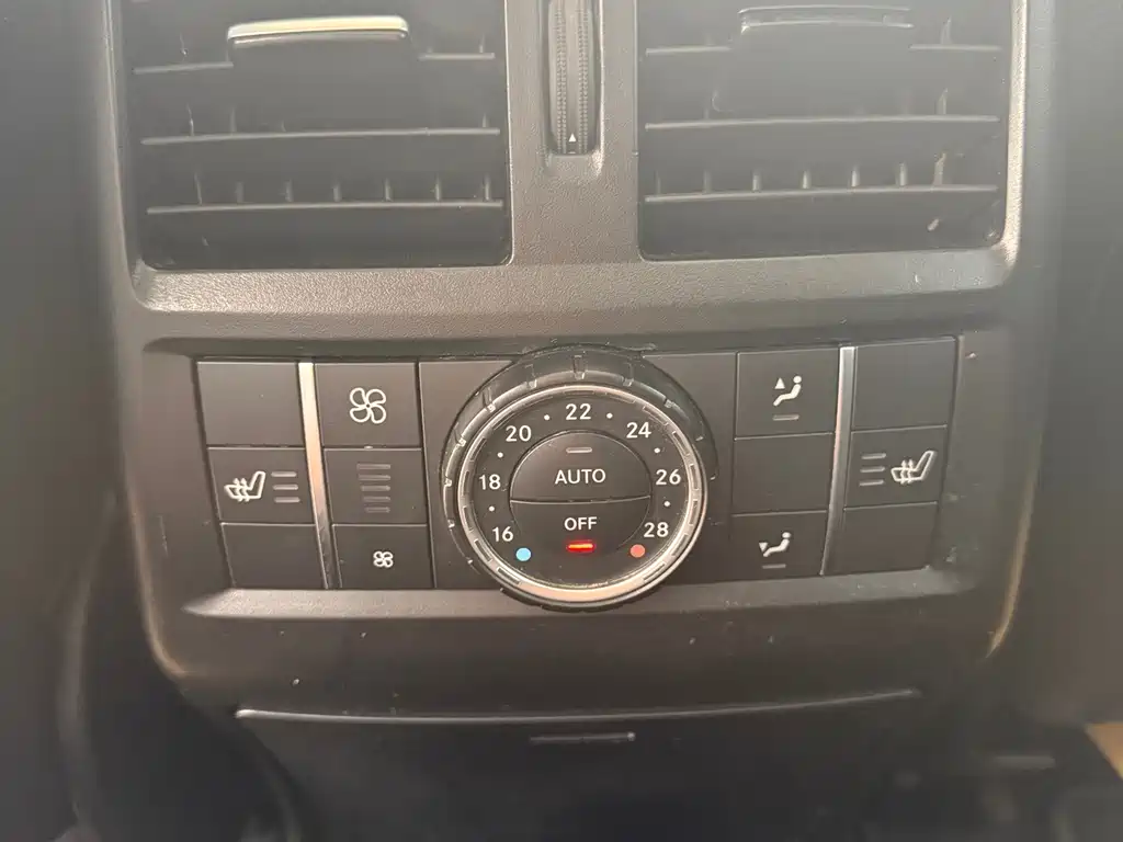 Mercedes-Benz GL-Class — миниатюра 12