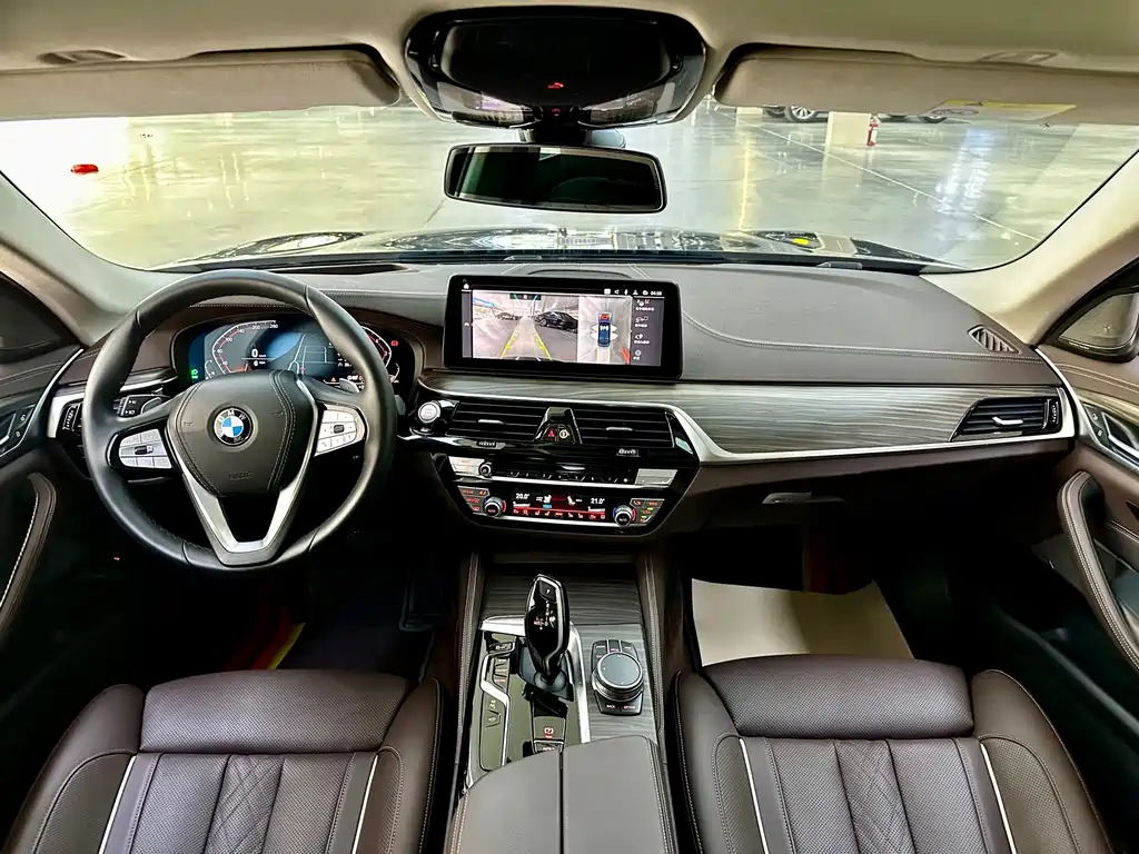 BMW 5 Series — миниатюра 7