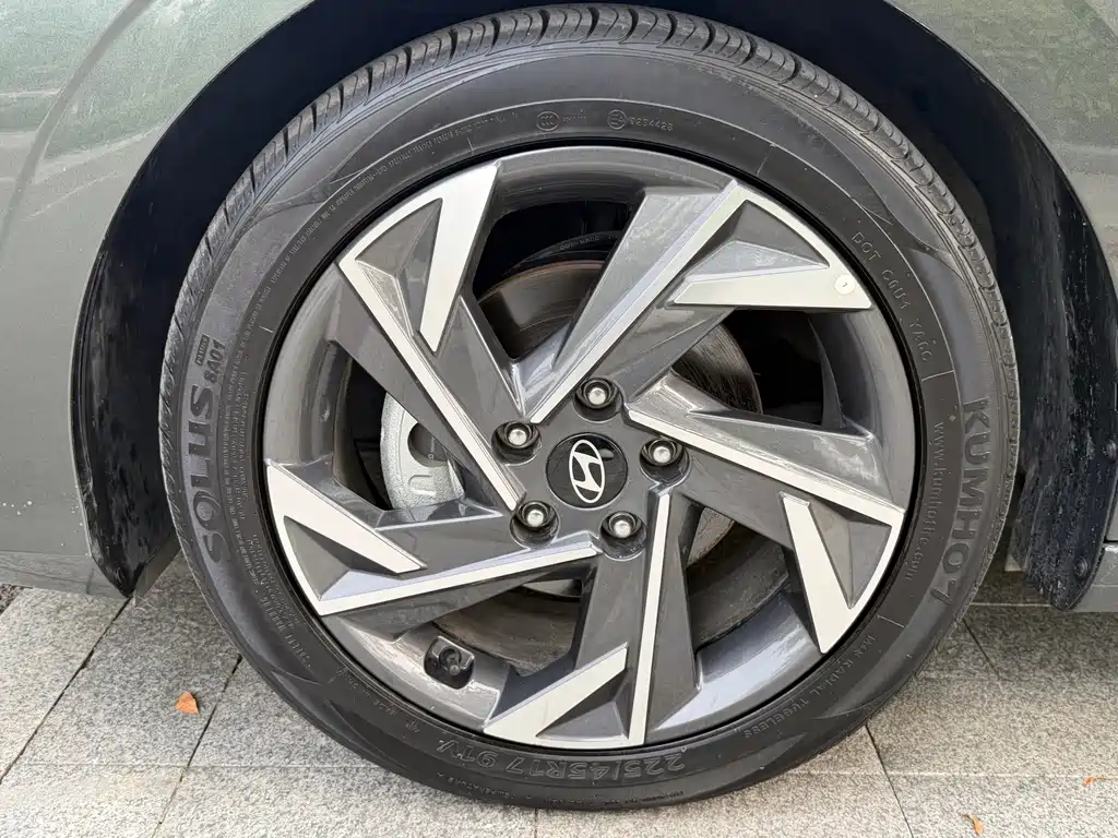 Hyundai Elantra — миниатюра 12