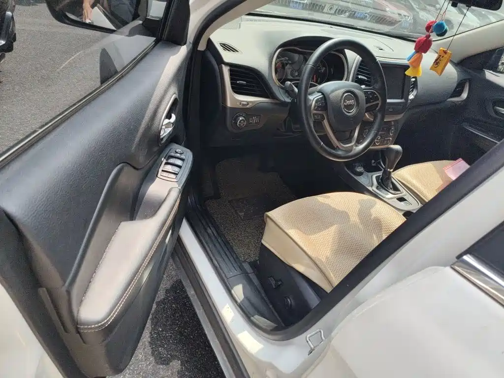 Jeep Cherokee — миниатюра 12